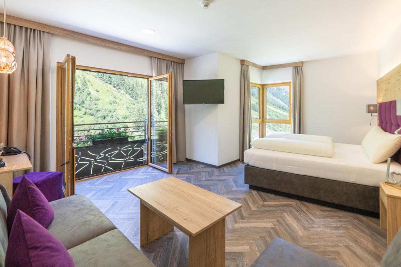 Hotel Gundolf Санкт-Леонгард-ім-Пітцталь Екстер'єр фото
