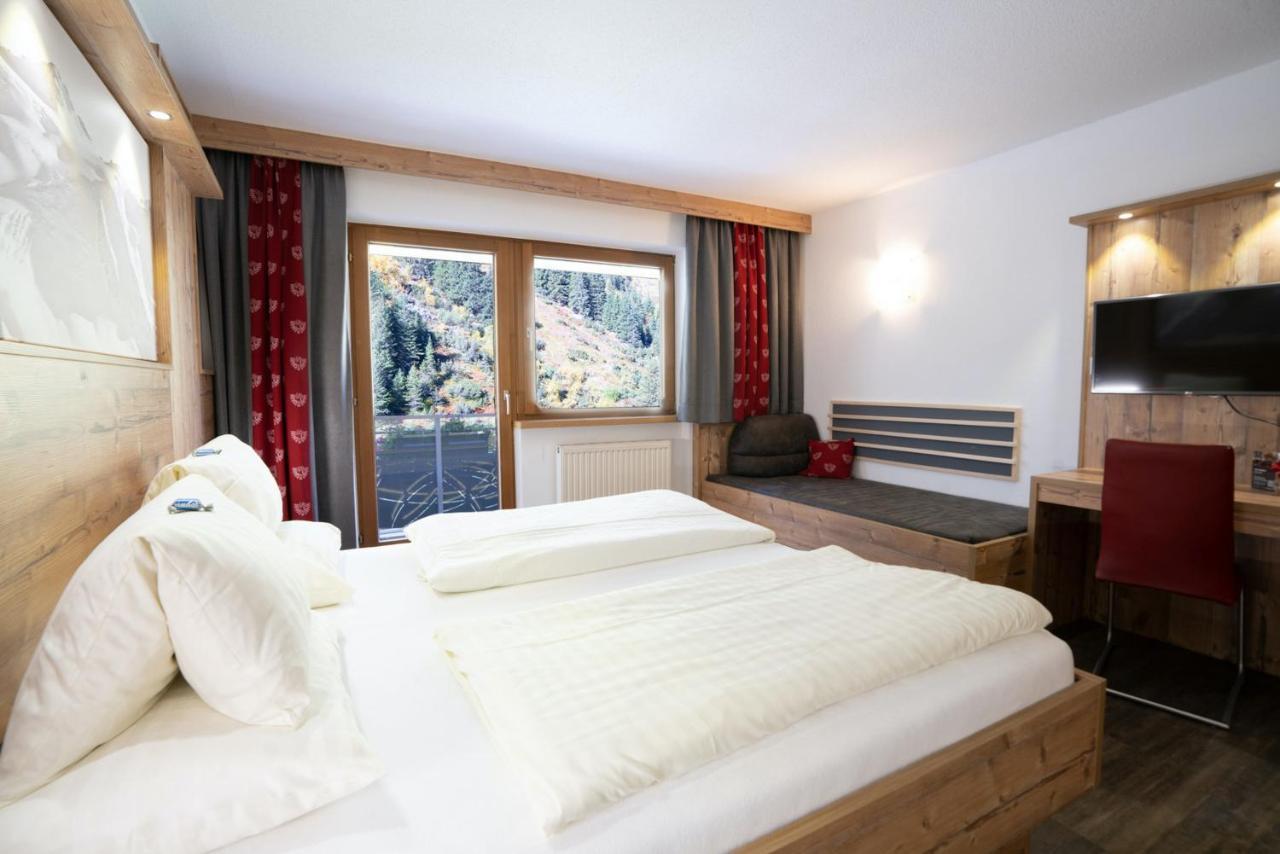 Hotel Gundolf Санкт-Леонгард-ім-Пітцталь Екстер'єр фото